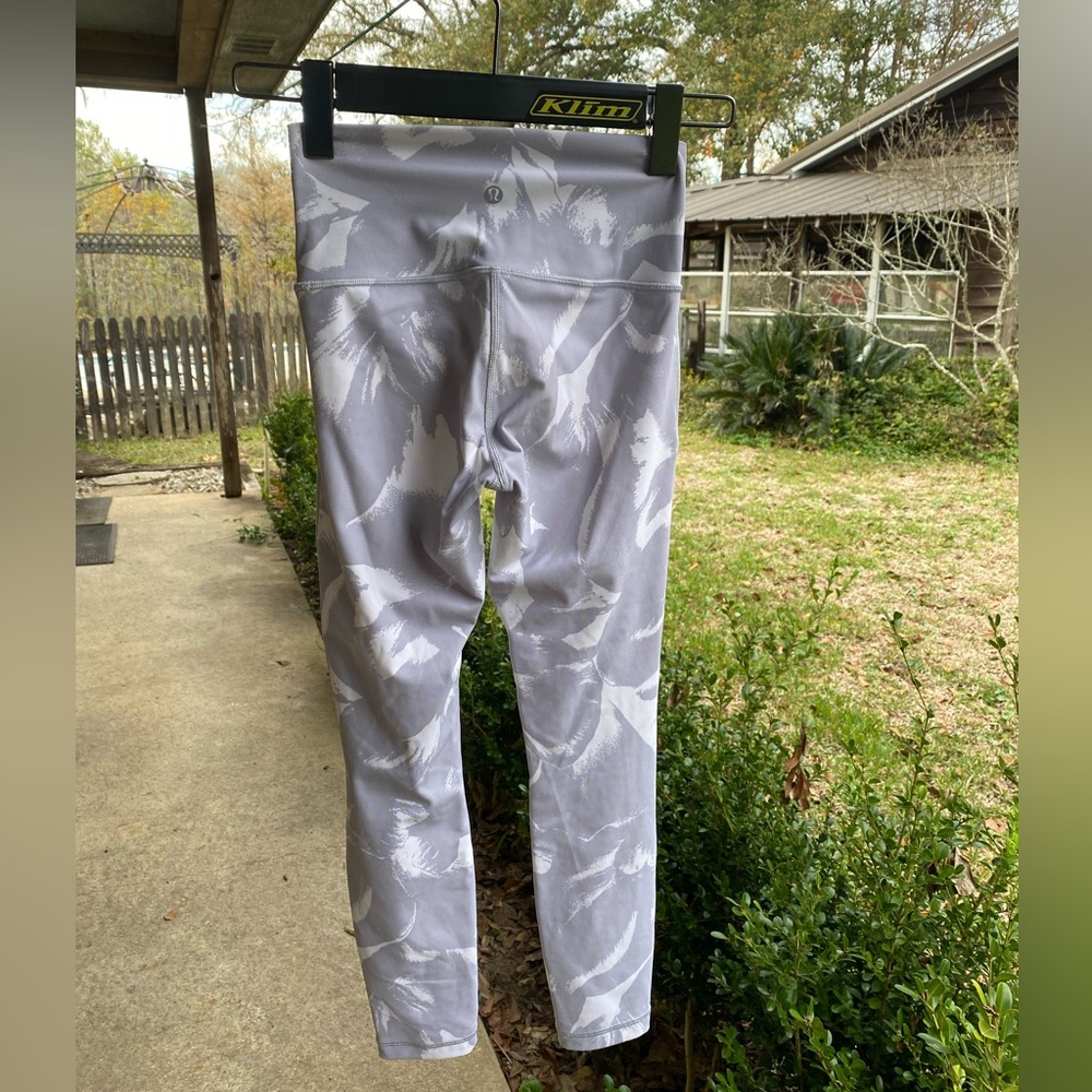 Lululemon Wunder Under leggings size 2 25” inseam